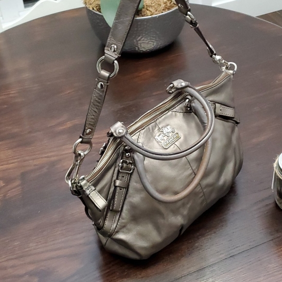 Gently loved COACH shoulder purse 👛 - Picture 3 of 8